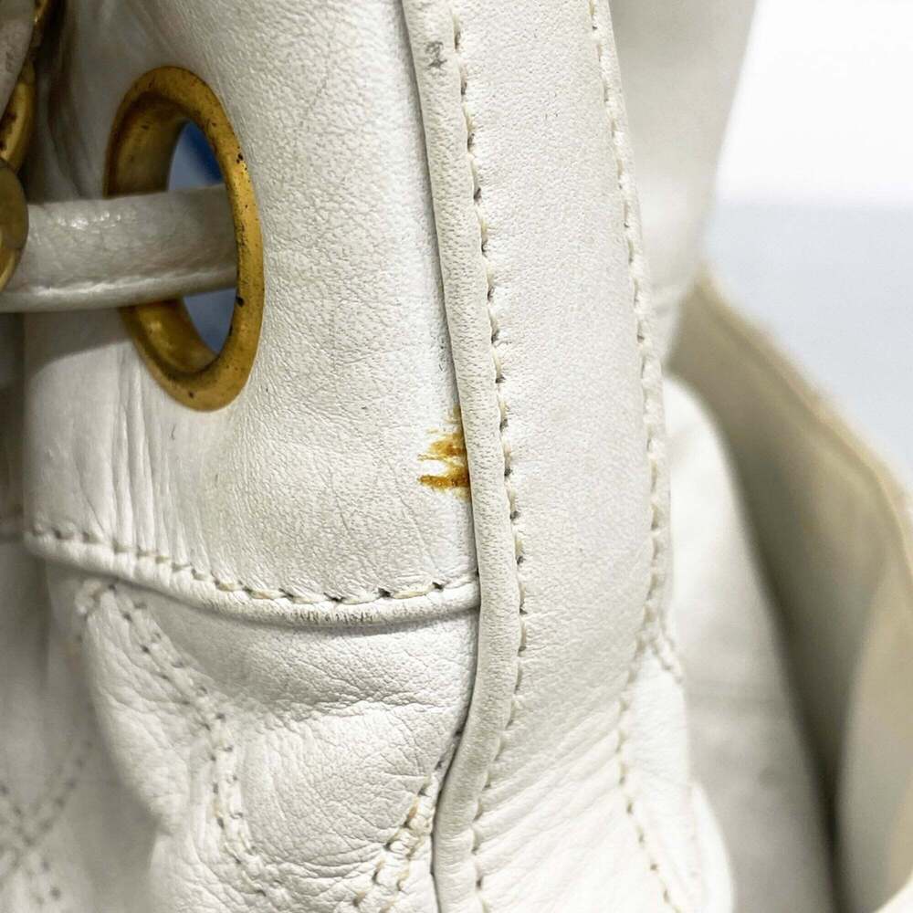 CHANEL White Leather Shoulder Bag - Picture 9 of 15